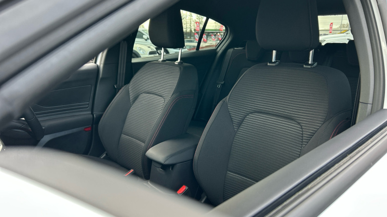 Ford Focus 1.0 EcoBoost Hybrid mHEV 155 ST-Line 5dr Auto Petrol Hatchback